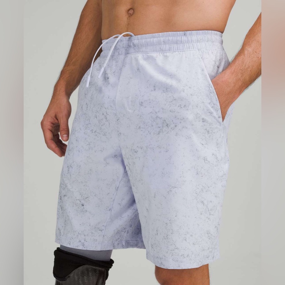 LULULEMON Pace Breaker Lined Short 9" in Gravel Dust Pastel Blue Multi Size L
